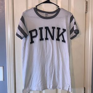 ⭐️LADIES PINK VICTORIA’S SECRET T-SHIRT⭐️